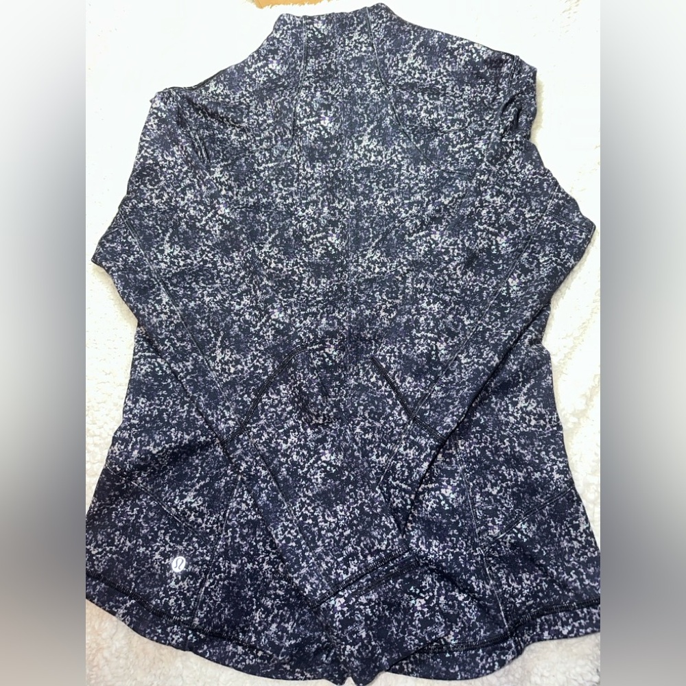 Like New! Lululemon Forme Jacket - Picture 5 of 6